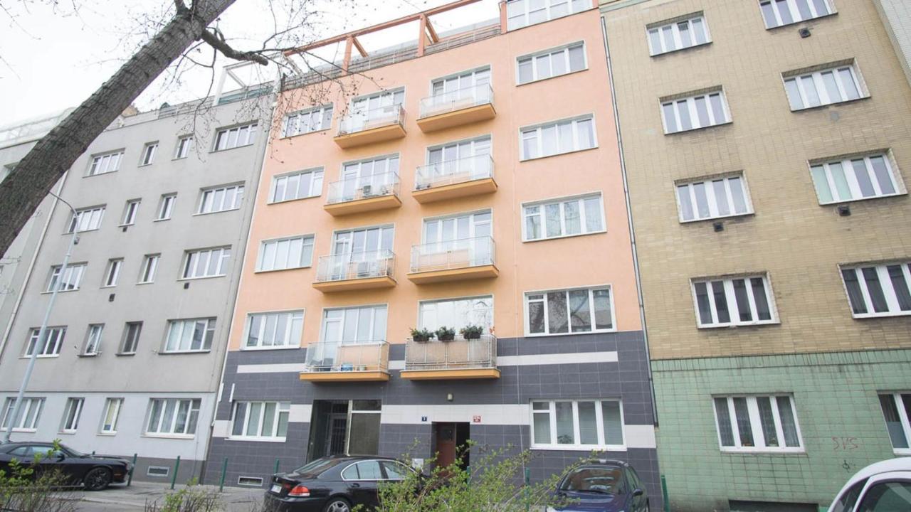 School Apartment - Your Unique Place In Prague By Metro Vysehrad Экстерьер фото