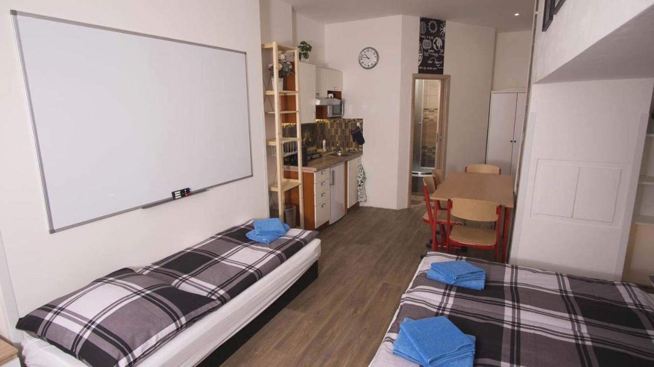 School Apartment - Your Unique Place In Prague By Metro Vysehrad Экстерьер фото
