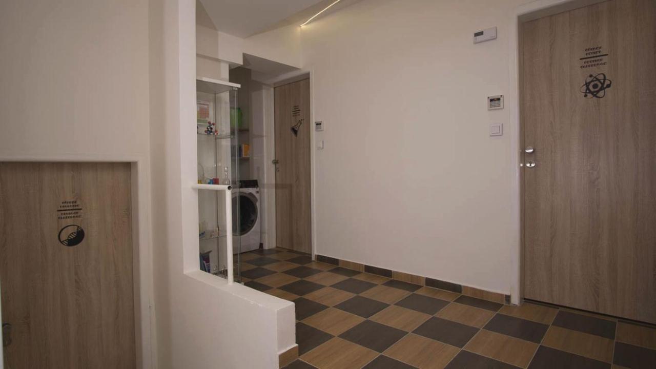 School Apartment - Your Unique Place In Prague By Metro Vysehrad Экстерьер фото